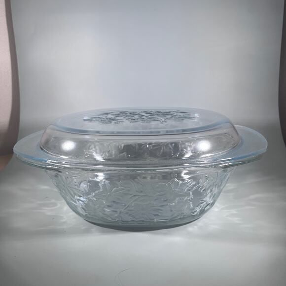 Vintage Fantasia Princess House Poinsettia Covered Casserole Dish Gift - Picture 1 of 11